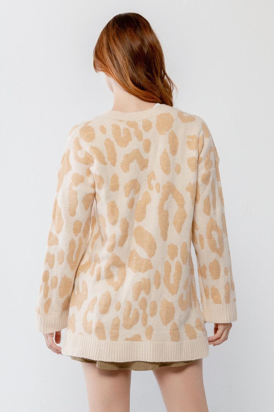 Cream Giraffe Print Front Button-Up Two Pocket Long Sleeve Sweater Cardigan /2-2-2