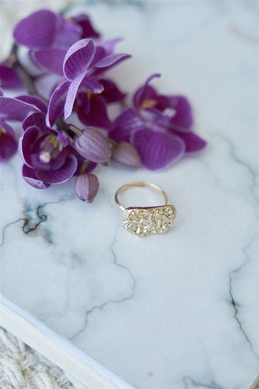 Gold Hammered Metallic Stone Ring /1 Piece