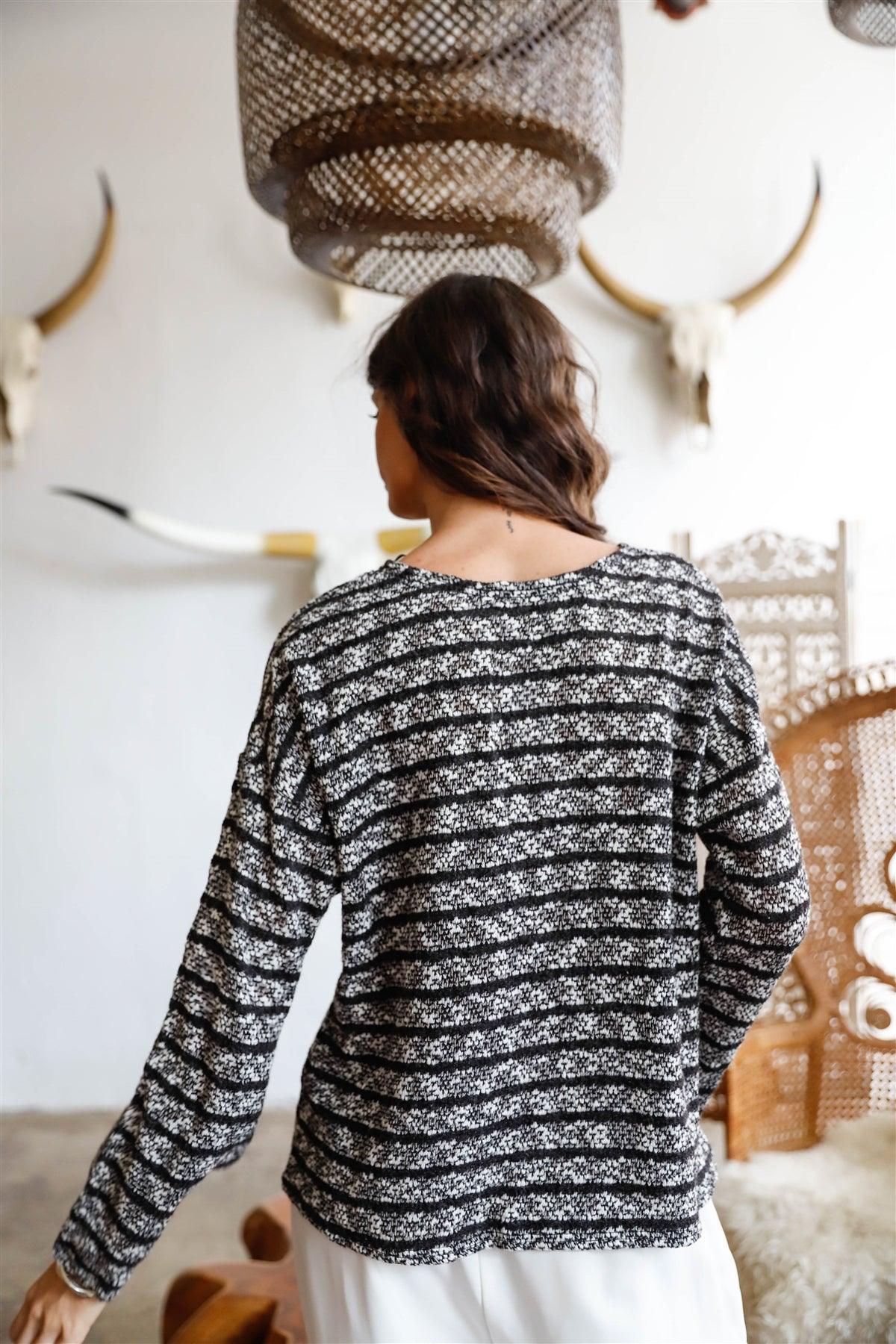 Black & White Knit Striped Long Kimono Sleeve Top /2-2-2